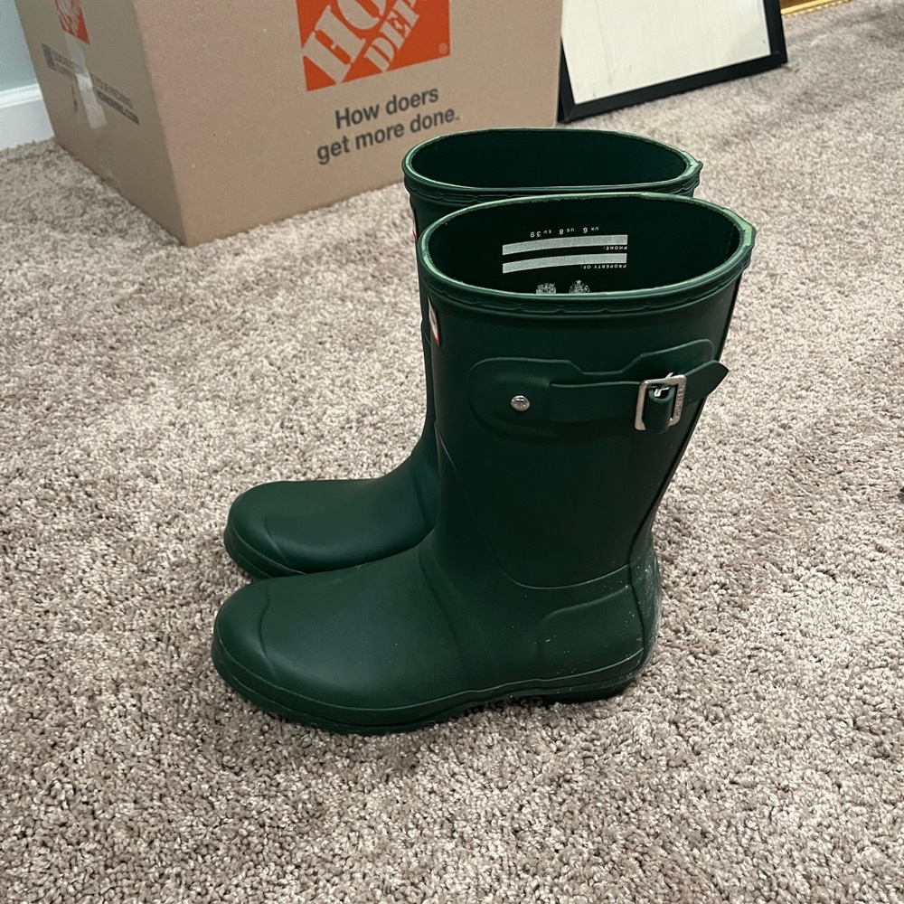 Hunter boots worn maybe 5 times. Great condition size 8